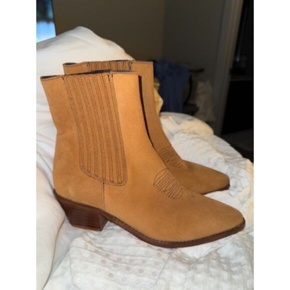 NWOB ZADIG & VOLTAIRE Tyler Suede Chelsea Boots Tan size 39 - Picture 2 of 9